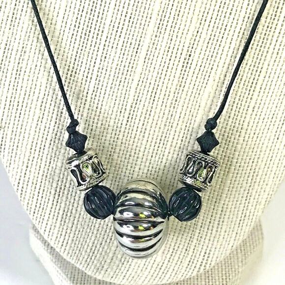 Vintage Necklace and Dangle Earrings Set Chunky Beaded Black and Silver-tone - Picture 3 of 4